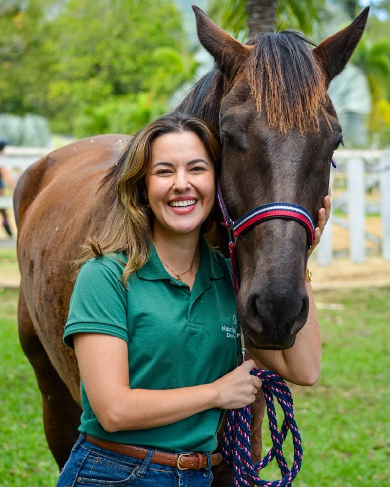 Marina Monteiro em ambiente de campo